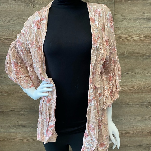 American Eagle Outfitters Bell-Sleeve Kimono (Size XS/S) - Picture 2 of 4